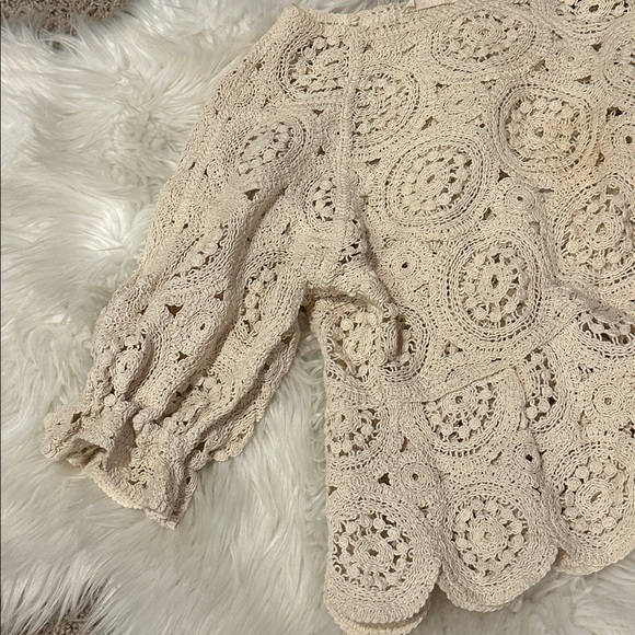 Solitaire Crochet Ecru peplum top - Picture 3 of 8